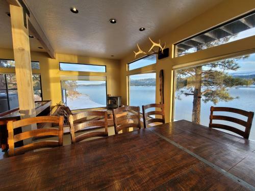 The Point! Spectacular Lake Views 5 Suites!