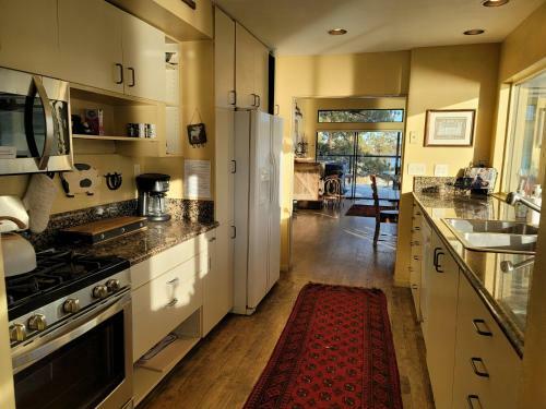 The Point! Spectacular Lake Views 5 Suites!