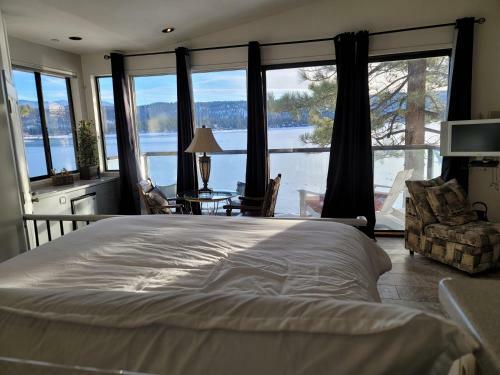 The Point! Spectacular Lake Views 5 Suites!