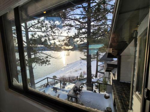 The Point! Spectacular Lake Views 5 Suites!