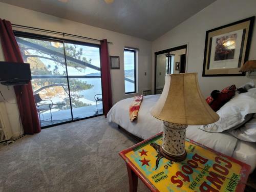 The Point! Spectacular Lake Views 5 Suites!
