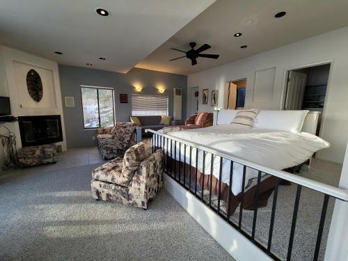 The Point! Spectacular Lake Views 5 Suites!