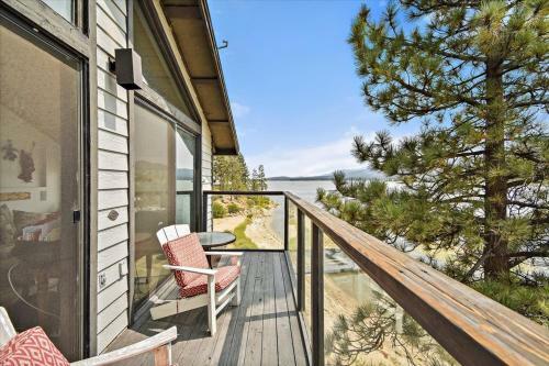 The Point! Spectacular Lake Views 5 Suites!
