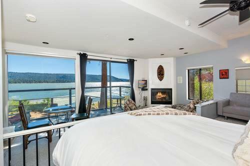 The Point! Spectacular Lake Views 5 Suites!