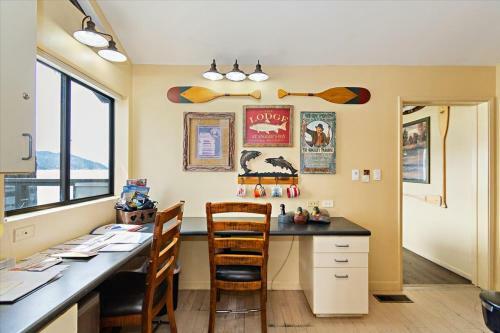 The Point! Spectacular Lake Views 5 Suites!