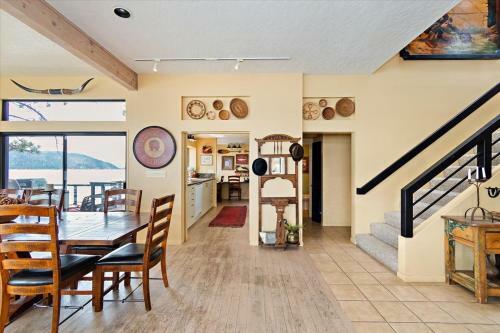 The Point! Spectacular Lake Views 5 Suites!