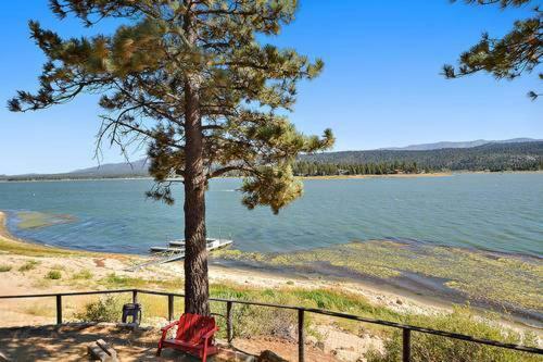 The Point! Spectacular Lake Views 5 Suites!