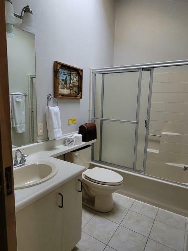 The Point! Spectacular Lake Views 5 Suites!