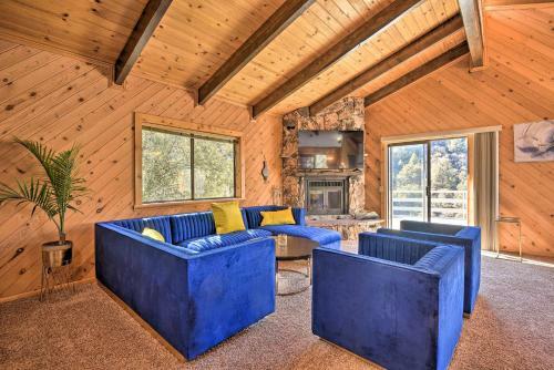 Luxe Escape With Decks, Mtn Views, Game Room!