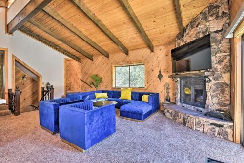 Luxe Escape With Decks, Mtn Views, Game Room!