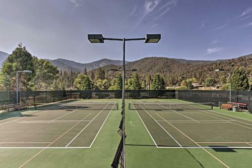 Luxe Escape With Decks, Mtn Views, Game Room!