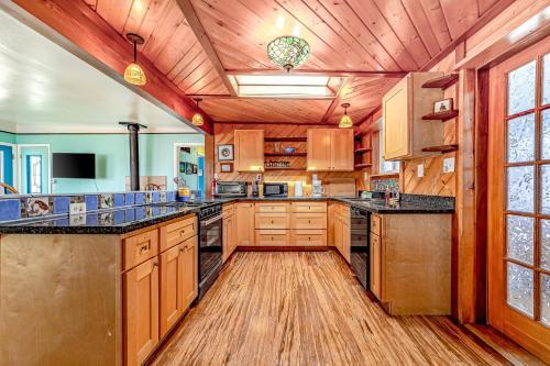 Mystical Dreamhouse & Mermaid's Den