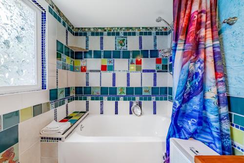 Mystical Dreamhouse & Mermaid's Den