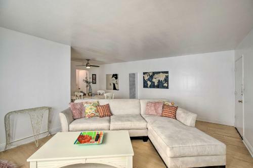 Sunny West Coast Apartment 7 Mi To Beaches!
