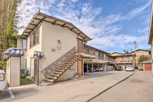 Sunny West Coast Apartment 7 Mi To Beaches!