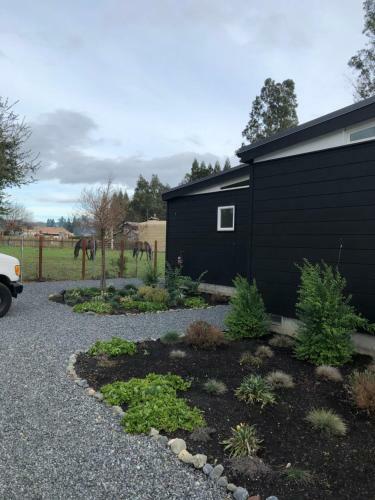 Modern, Secluded Retreat - Walk To The Plaza!
