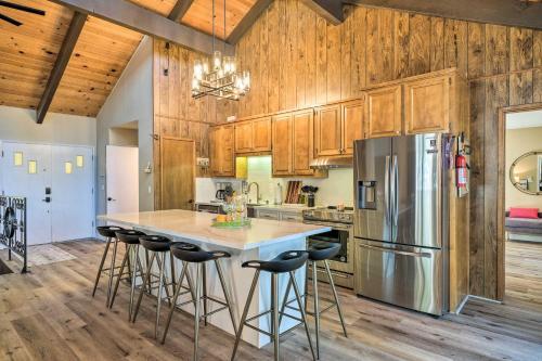 Pine Mountain Cabin With Hot Tub, 2 Mins To Marina!