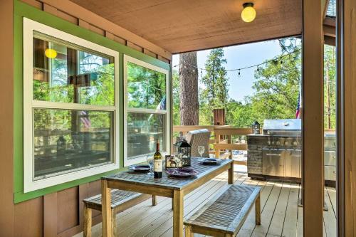 Cabin Less Than Half Mi To Pine Mountain Lake Marina!