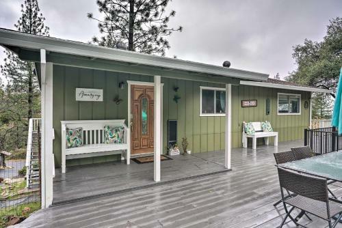 Charming And Pet-friendly Pine Grove Retreat!