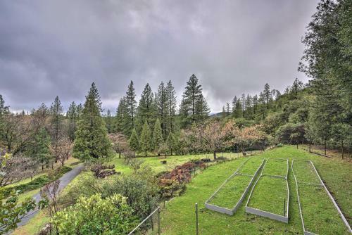 Charming And Pet-friendly Pine Grove Retreat!