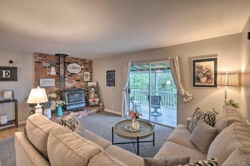Charming And Pet-friendly Pine Grove Retreat!