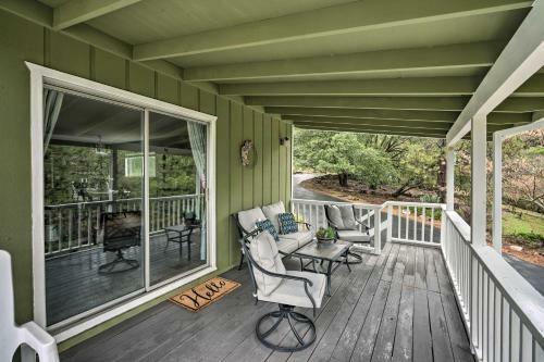 Charming And Pet-friendly Pine Grove Retreat!