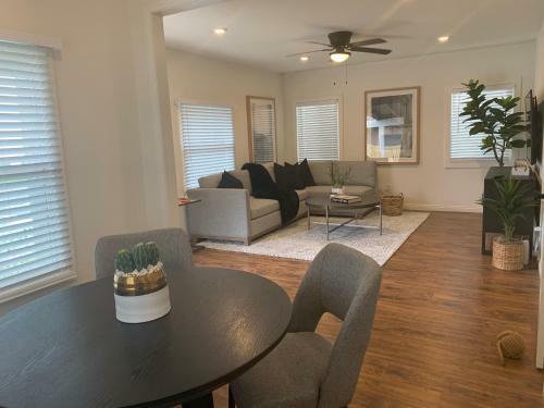 Villa Huntington Highlight - Pool, Patio, Close To Beach