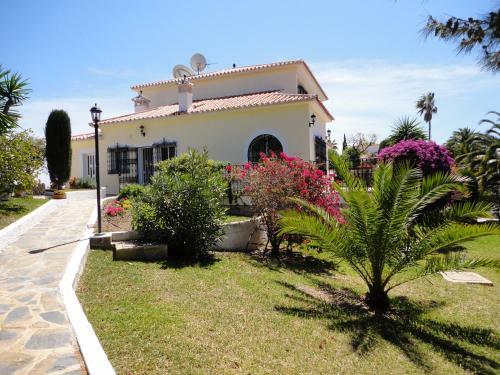 Beautiful Villa Montebello In Benajarafe With Private Salt Pool