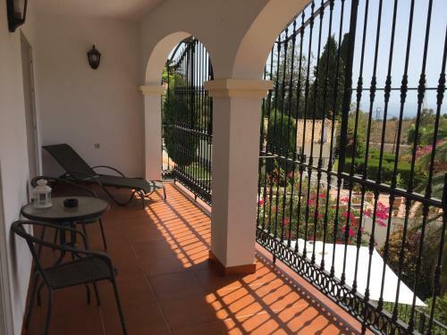 Beautiful Villa Montebello In Benajarafe With Private Salt Pool