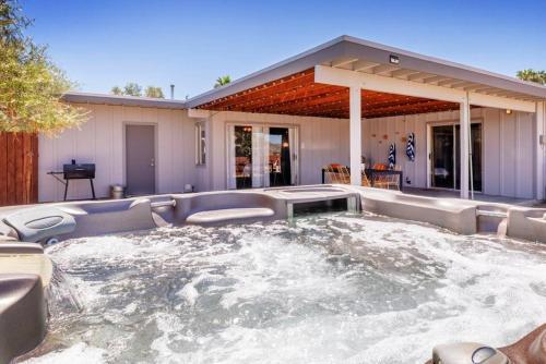 Made In The Shade - Central, Hot Tub, Ac, Sleeps 8