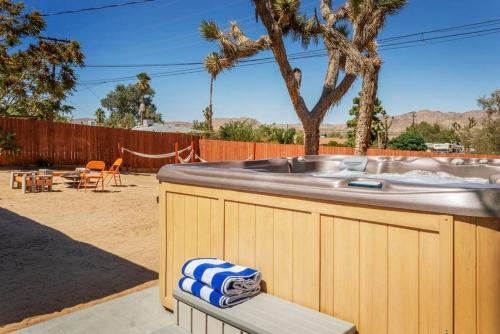 Made In The Shade - Central, Hot Tub, Ac, Sleeps 8