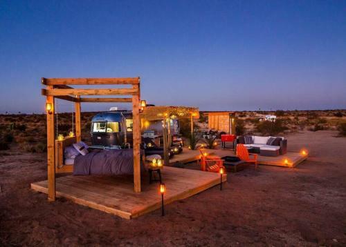 Jthavn - Joshua Tree Remote Airstream Swing Bed Stargazing!