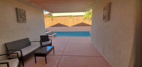 Casa La Quinta! 31 Day Minimum (no Pets Allowed)