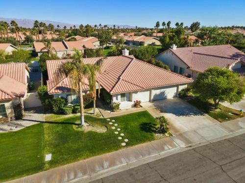 Stunning 5 Star Home Retreat Private Pool-spa-bbq 4br-