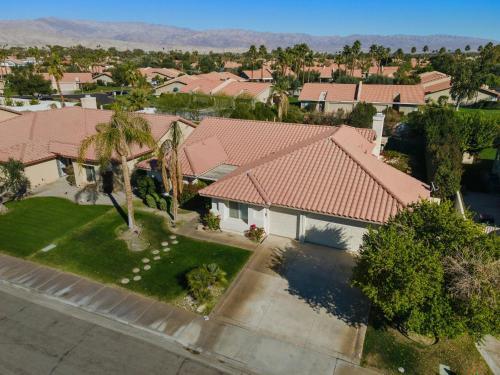 Stunning 5 Star Home Retreat Private Pool-spa-bbq 4br-