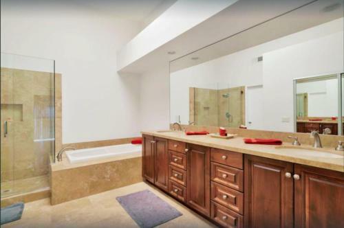 Desert Serenity 5 Star Private Pool-spa-bbq 3br-
