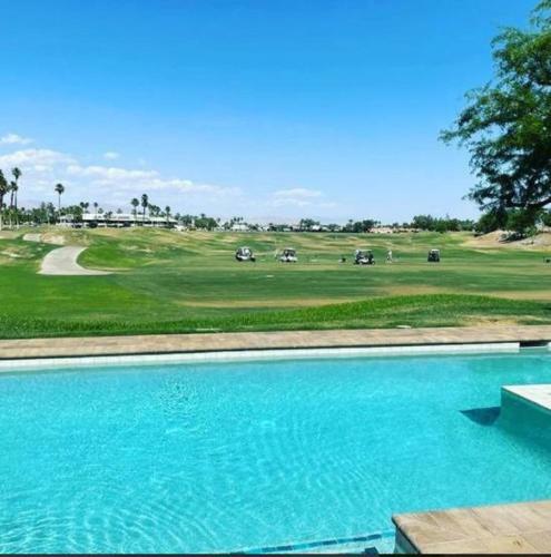 Desert Serenity 5 Star Private Pool-spa-bbq 3br-