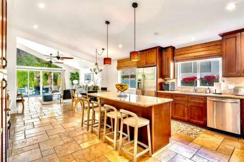 Luxe Cove Retreat ? Heated Pool ? Spa ? 31+ Days