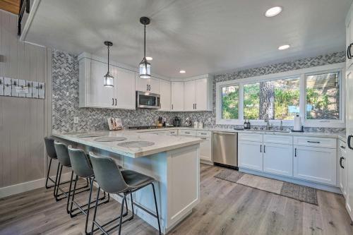 Airy Alpine Getaway With Lake Arrowhead Views!