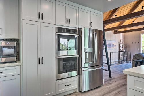 Airy Alpine Getaway With Lake Arrowhead Views!