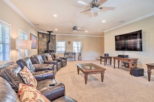 Huge Lake Arrowhead Home With 3 Decks And Grill!