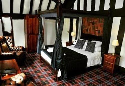 Old Court Hotel & Suites