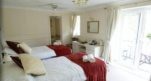 Old Court Hotel & Suites