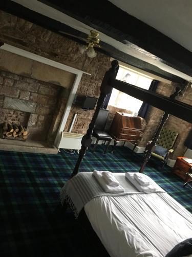 Old Court Hotel & Suites