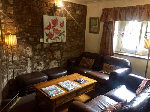 Old Court Hotel & Suites