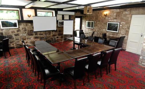 Old Court Hotel & Suites