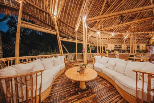 Villa Tower House - 4 Bds Eco Bamboo House, River View