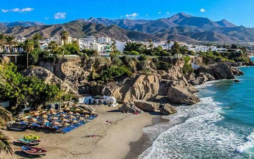 Sunny Beach Apartment In Calaceite