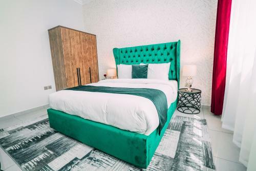 A C Pearl Holiday Homes - Marvelous Marina Apartment