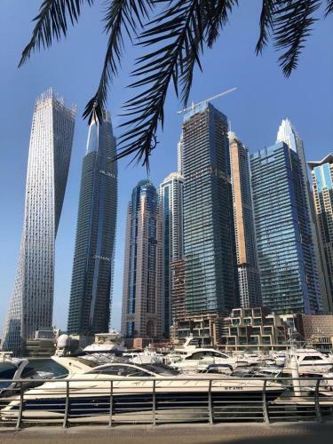 A C Pearl Holiday Homes - Marvelous Marina Apartment